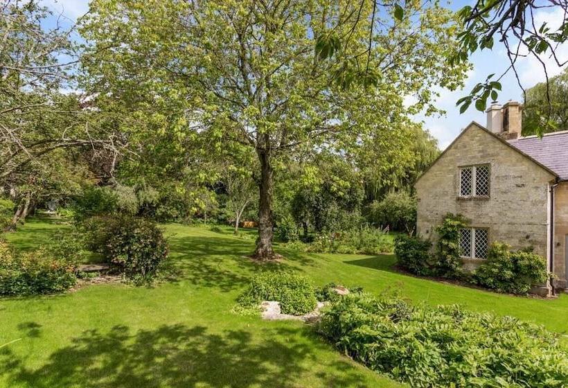 The Swinbrook Manor House   Spacious 5bdr House With Garden