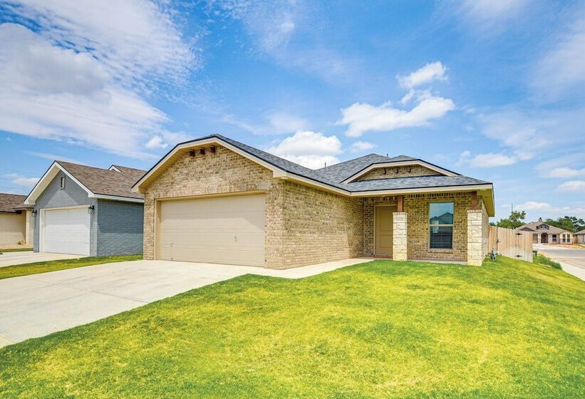 Urbana Cabana:  Modern Home 8 Mi To Texas Tech!