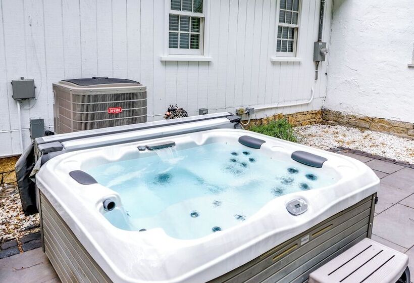 Vineyard Retreat At George Vest Historical Home