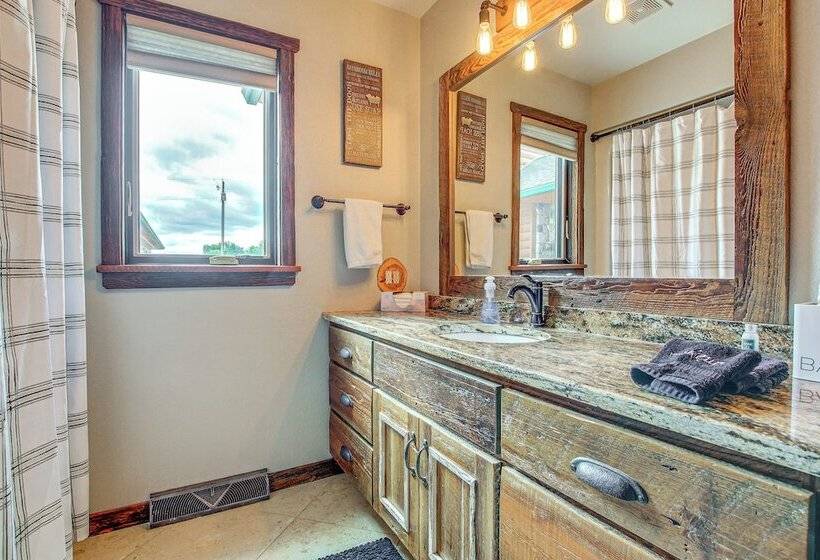 Waterfront Central Wisconsin Cabin W/ Indoor Pool!