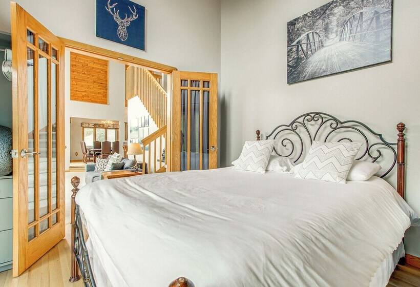 Waterfront Central Wisconsin Cabin W/ Indoor Pool!