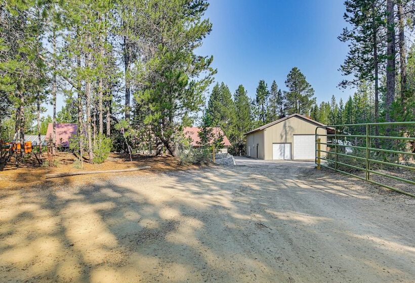 Woodsy Cabin Retreat ~ 4 Mi To Crescent Lake!