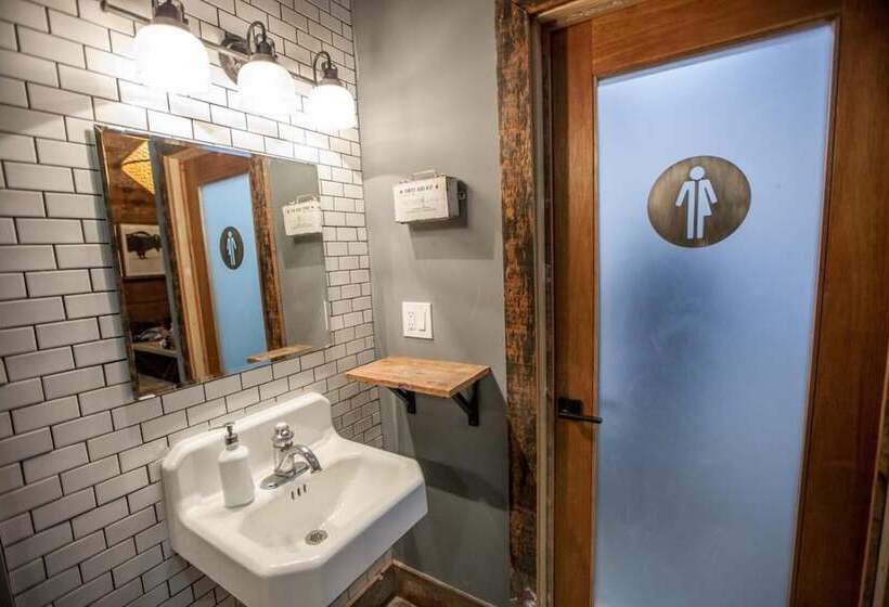 فندق صغير Podshare East Hollywood