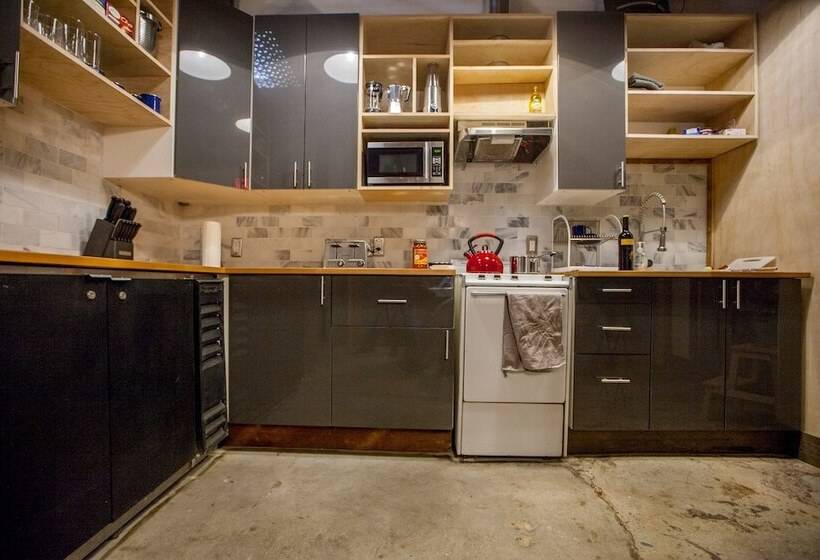 فندق صغير Podshare East Hollywood