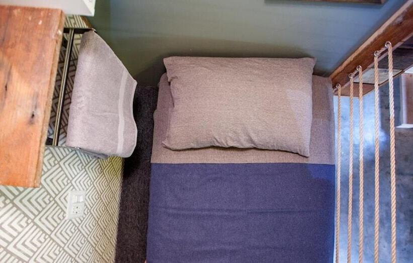 فندق صغير Podshare East Hollywood