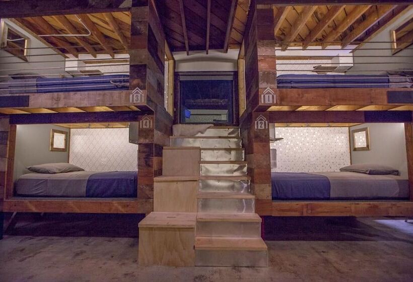 فندق صغير Podshare East Hollywood