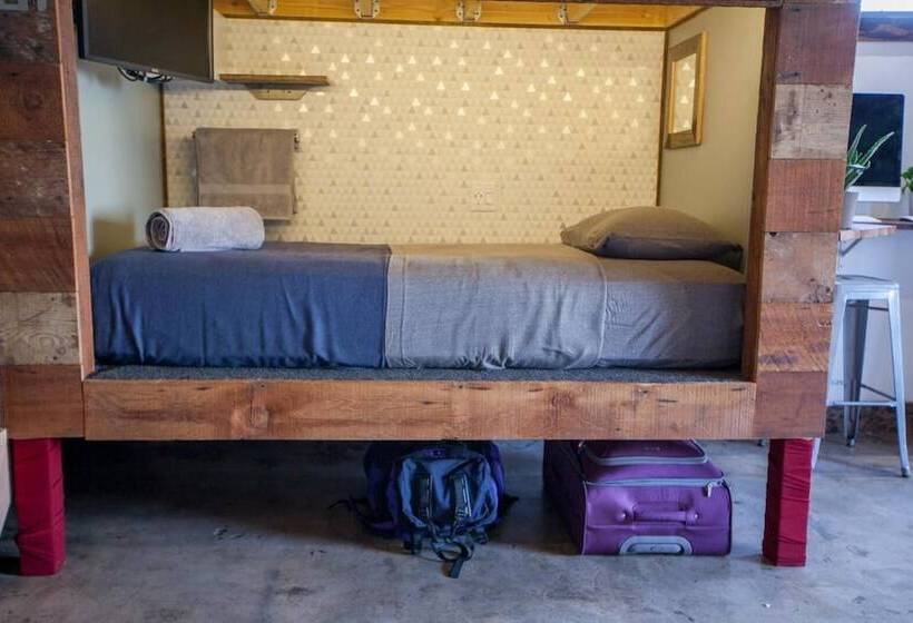 فندق صغير Podshare East Hollywood