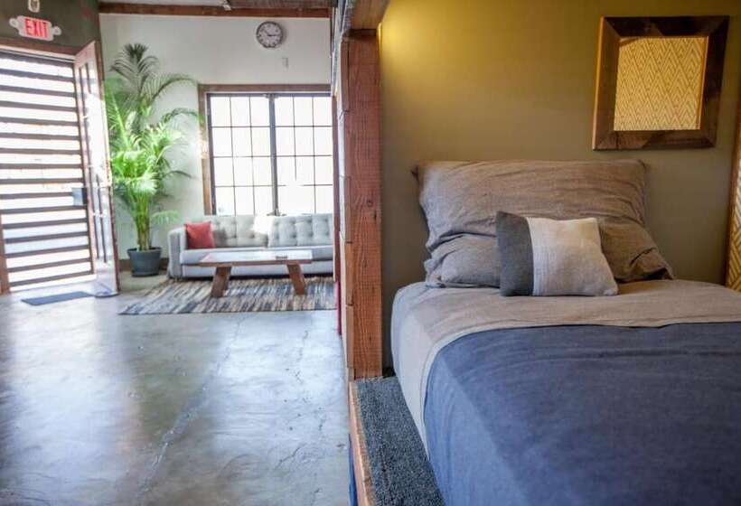 فندق صغير Podshare East Hollywood