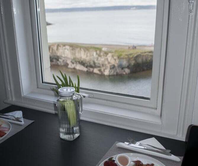 Bed and Breakfast 30seacliff