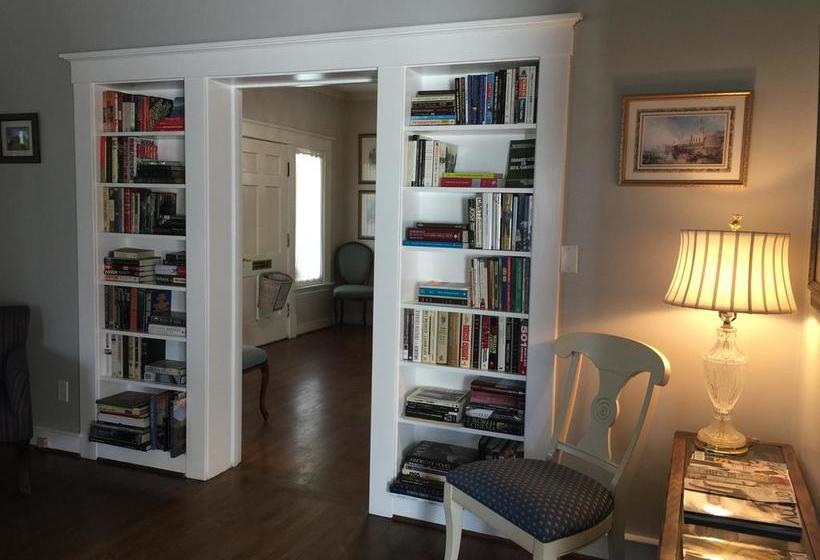 צימר Bordeaux Inn Lodi