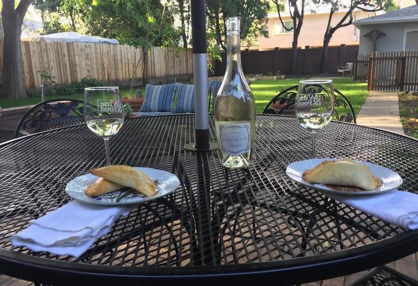 צימר Bordeaux Inn Lodi