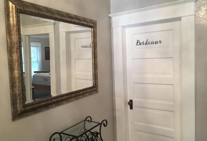 צימר Bordeaux Inn Lodi