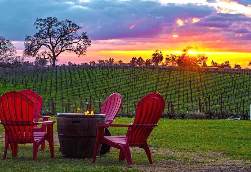 צימר Bordeaux Inn Lodi