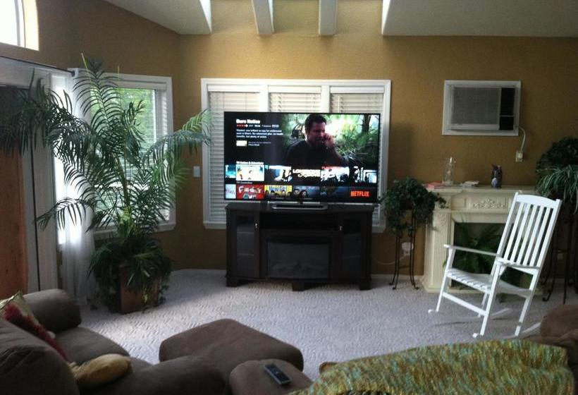 مبيت وإفطار Inn At The Lake