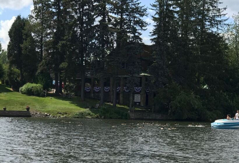 تختخواب و صبحانه Lake Pointe Inn