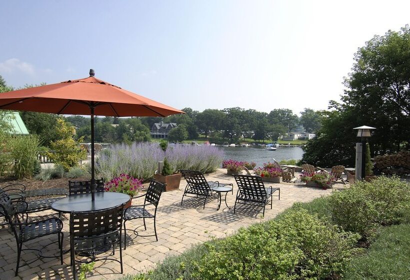 تختخواب و صبحانه Lake Pointe Inn