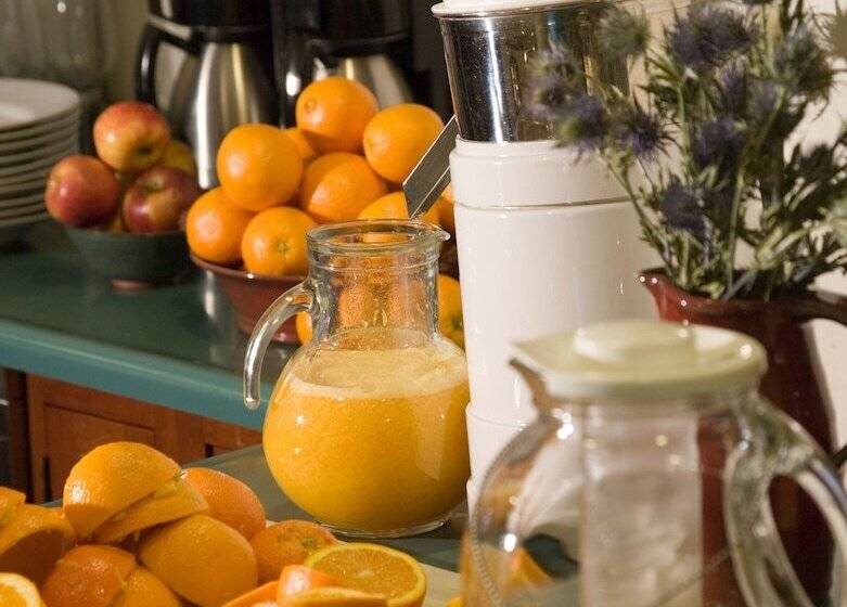 تختخواب و صبحانه Lake Pointe Inn