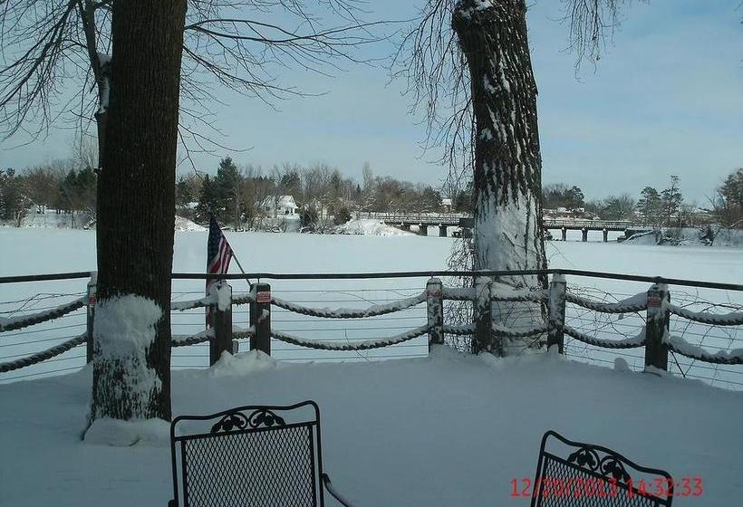 تختخواب و صبحانه Red Bridge Inn