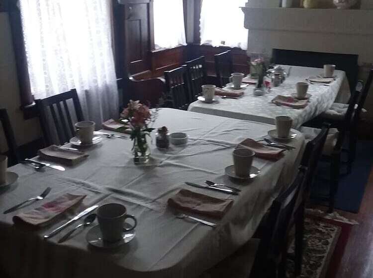 Bed and Breakfast Rose Corner Inn