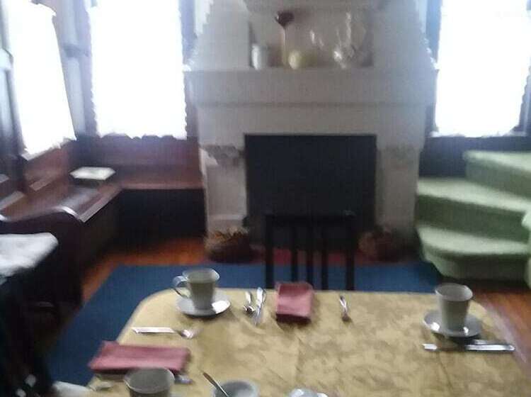 Bed and Breakfast Rose Corner Inn