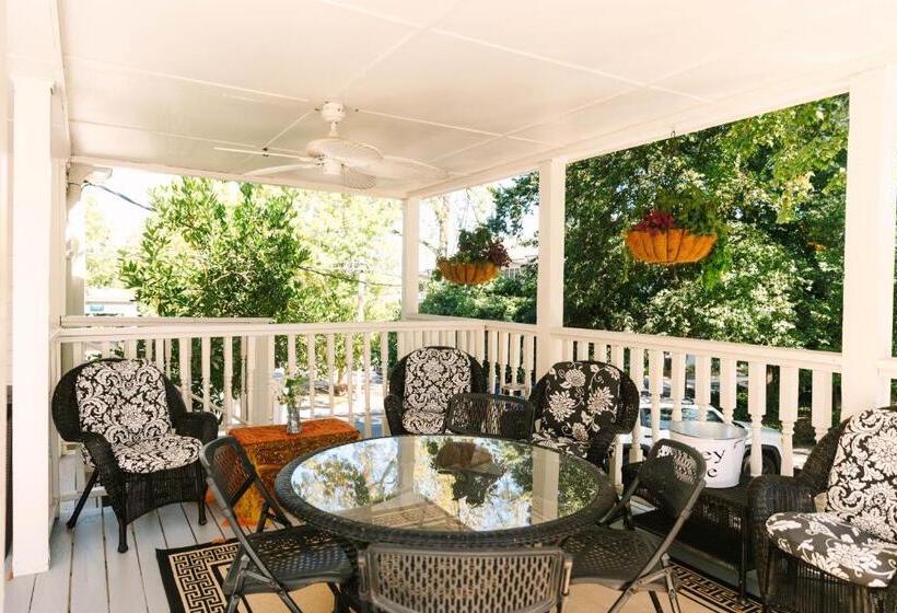 تختخواب و صبحانه Stanley House Inn