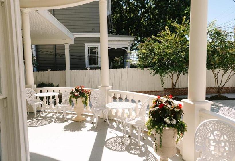 تختخواب و صبحانه Stanley House Inn