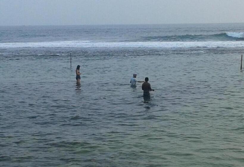 ベッドアンドブレックファースト Sunset Surfing Beach Resort