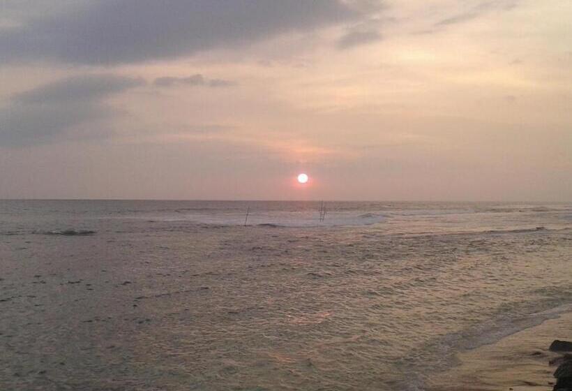 ベッドアンドブレックファースト Sunset Surfing Beach Resort