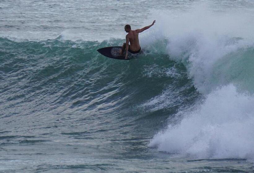 ベッドアンドブレックファースト Sunset Surfing Beach Resort