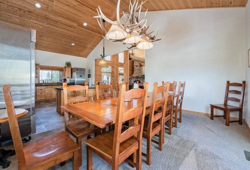 צימר The Hideaway Lodge