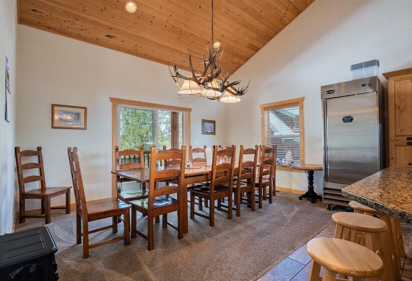 צימר The Hideaway Lodge