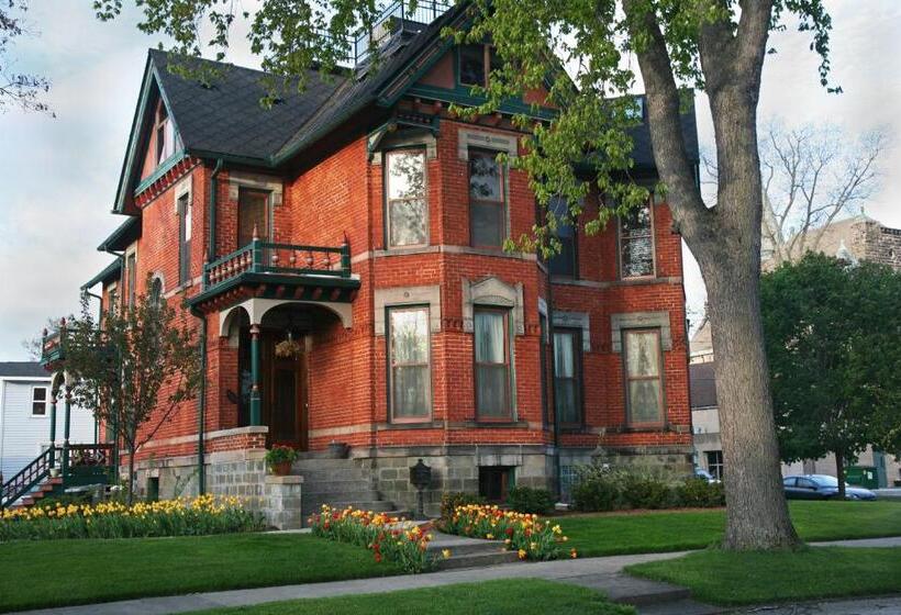 Historic Webster House Bed And Breakfast Inn