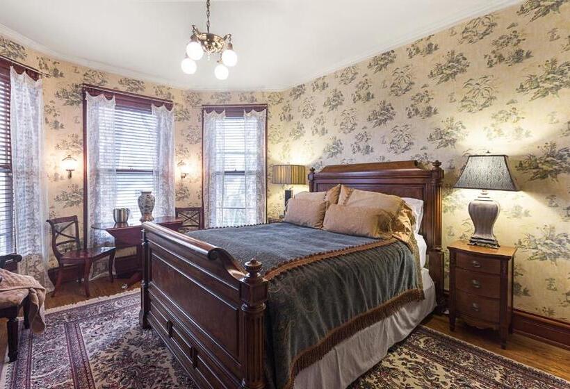 Historic Webster House Bed And Breakfast Inn