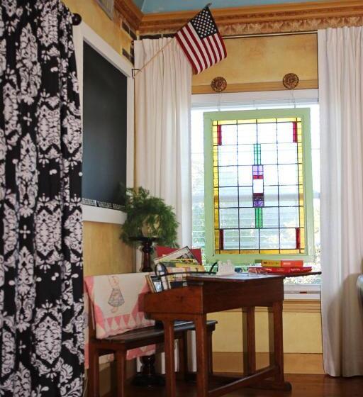 민박 The Old Liberty Schoolhouse