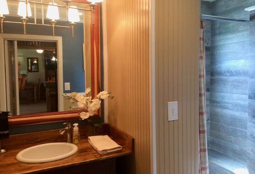 민박 The Old Liberty Schoolhouse