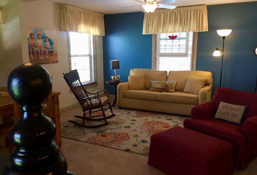 민박 The Old Liberty Schoolhouse