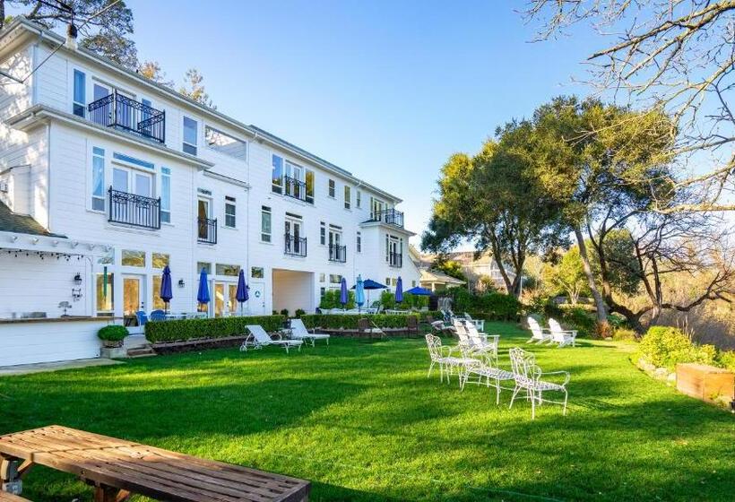 مبيت وإفطار The River Belle Inn