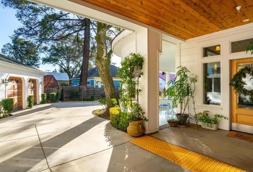 مبيت وإفطار The River Belle Inn