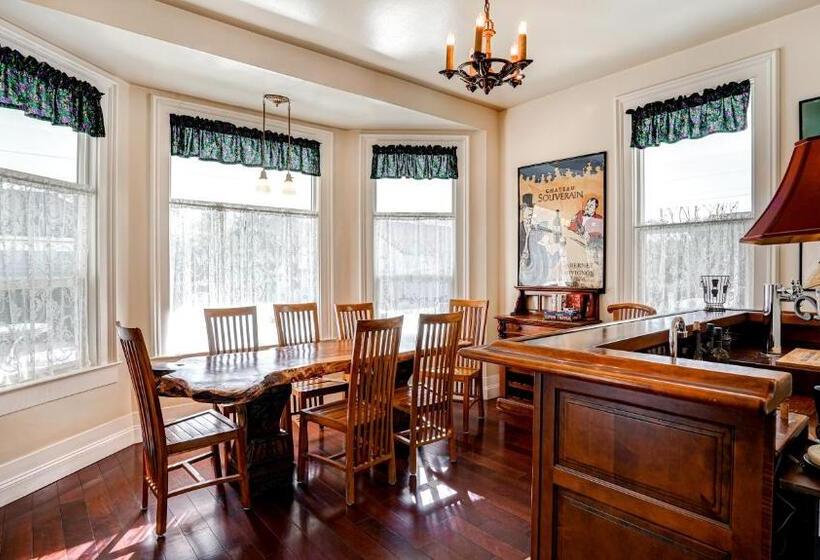 مبيت وإفطار The River Belle Inn