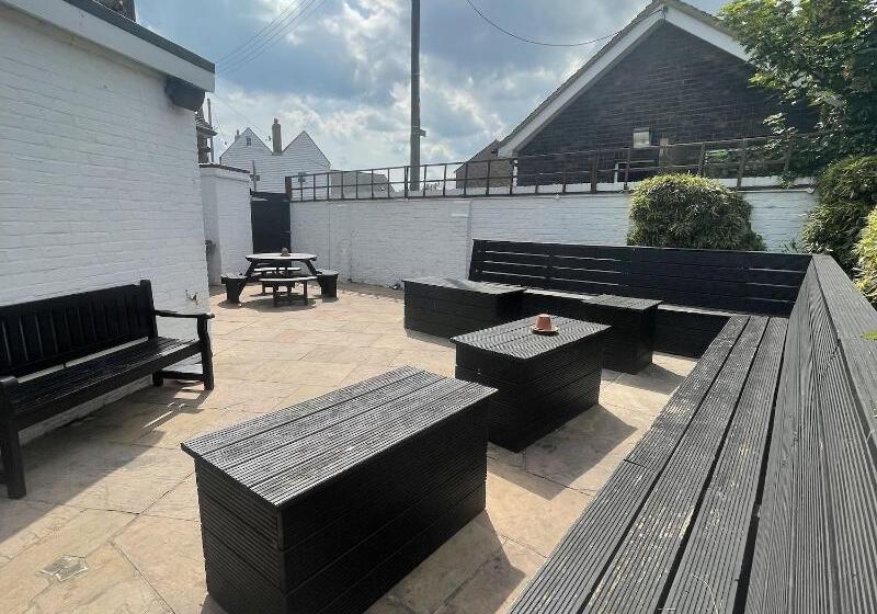 مبيت وإفطار The Six Bells