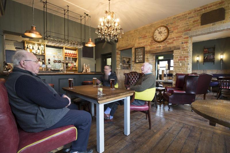 مبيت وإفطار The Six Bells