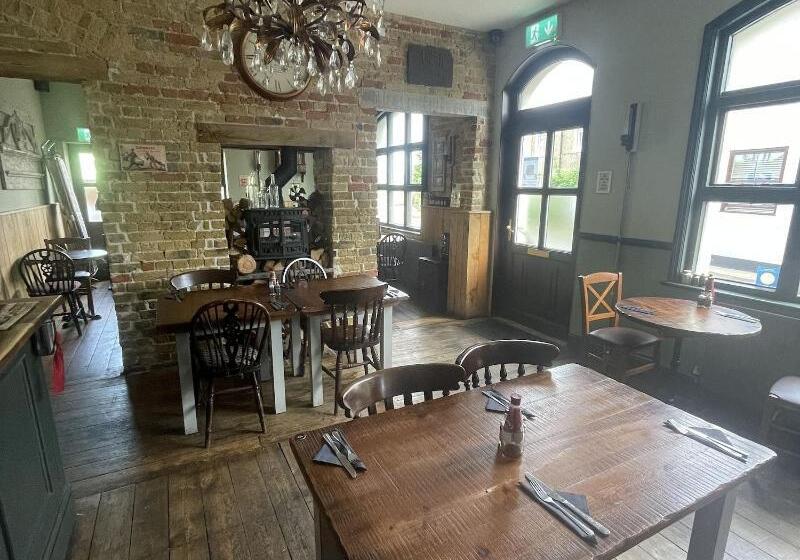 مبيت وإفطار The Six Bells