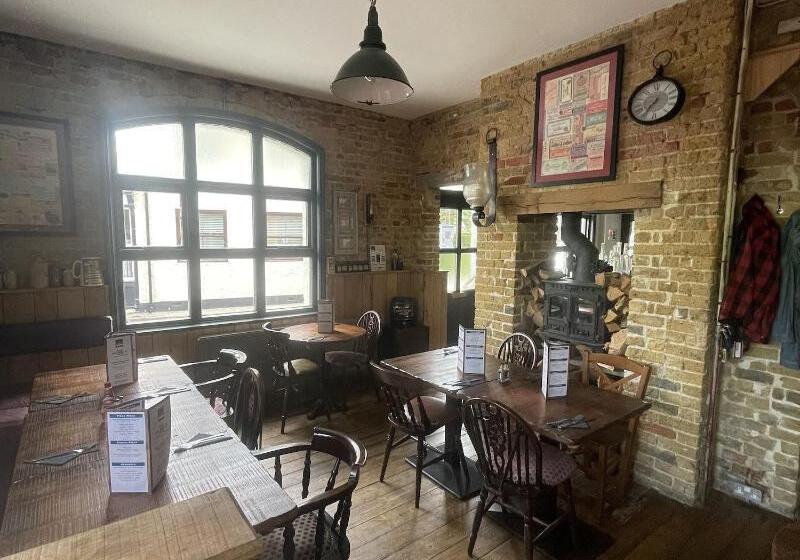 مبيت وإفطار The Six Bells