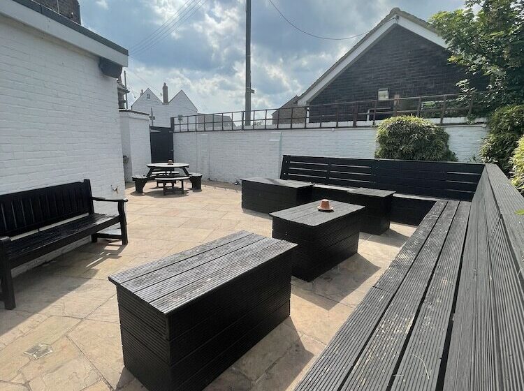 مبيت وإفطار The Six Bells