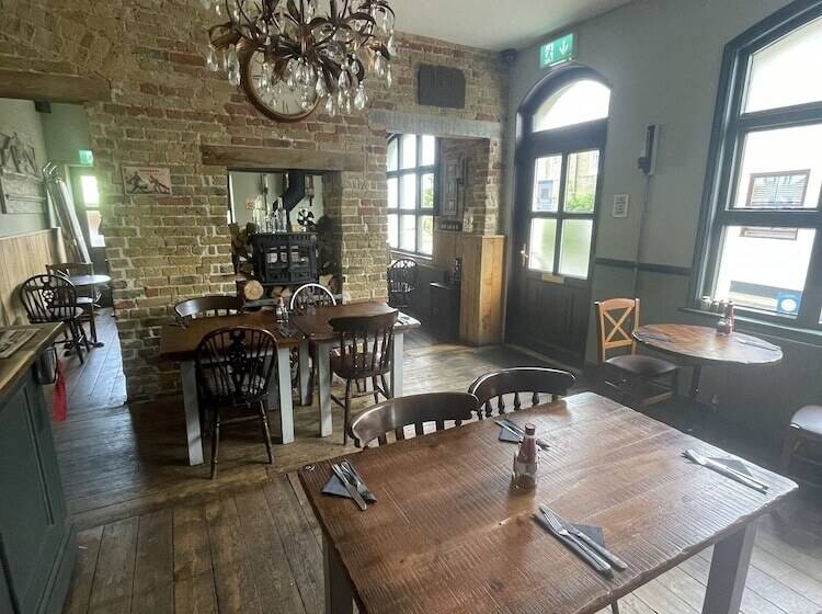 مبيت وإفطار The Six Bells