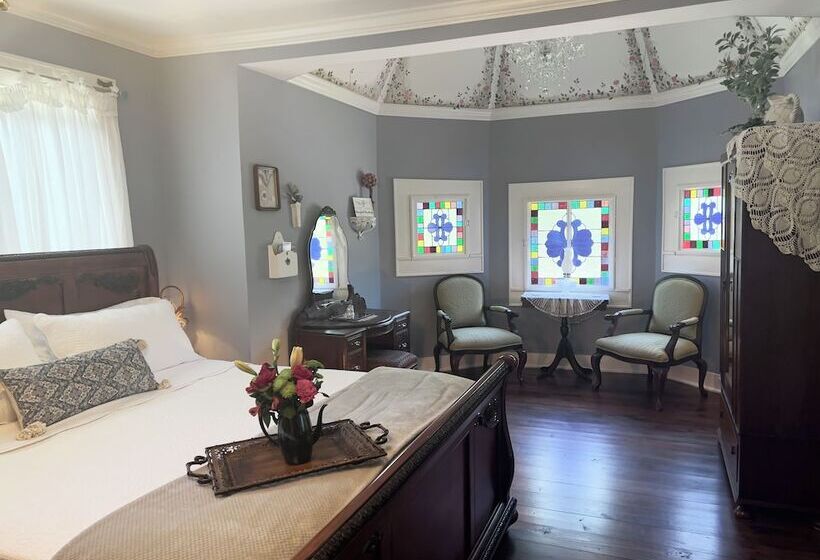 Benefield House Bed & Breakfast