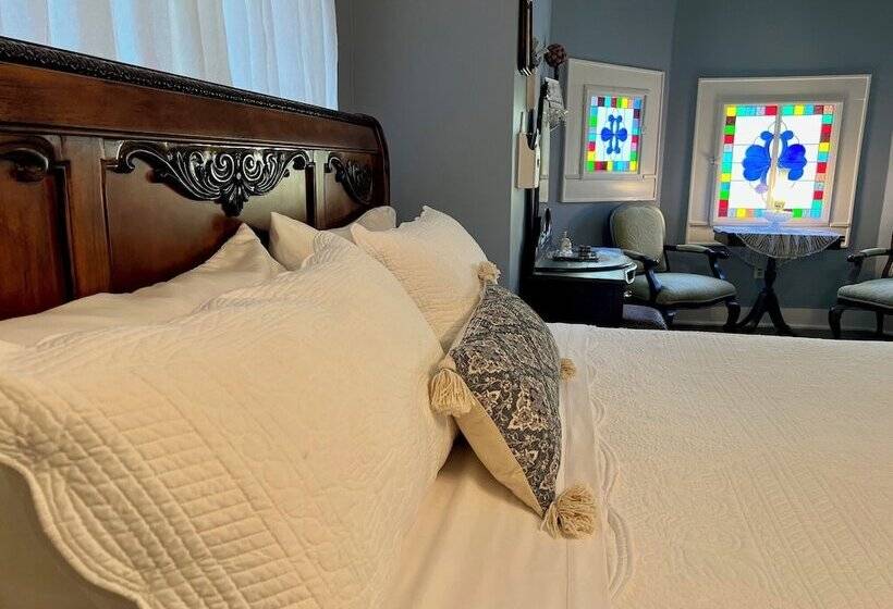 Benefield House Bed & Breakfast