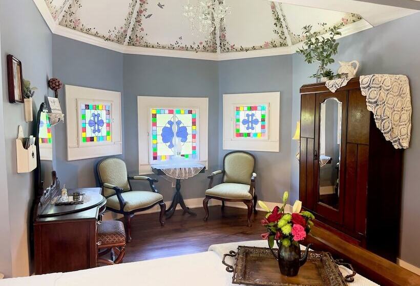 Benefield House Bed & Breakfast