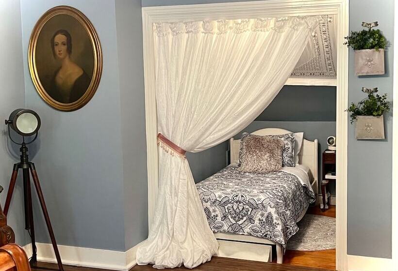 Benefield House Bed & Breakfast