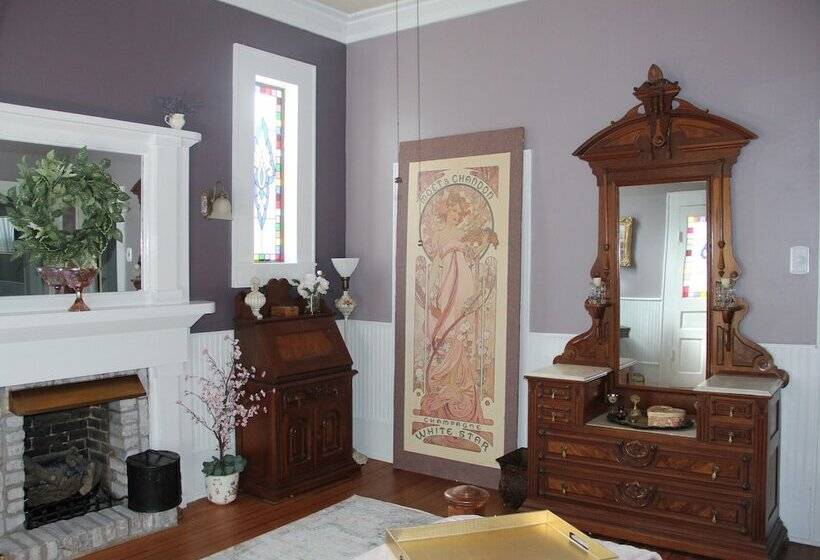 Benefield House Bed & Breakfast